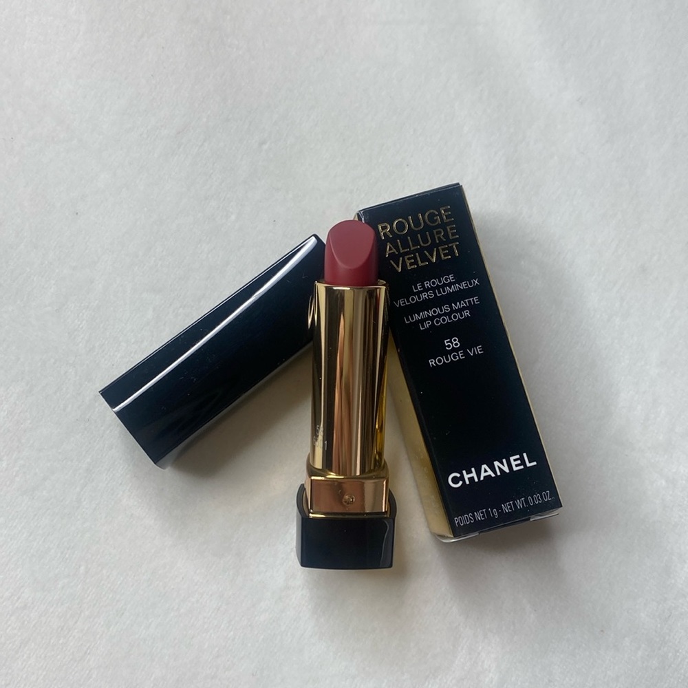2021 Chanel Advent Calendar Rouge Allure Velvet in Rouge Vie